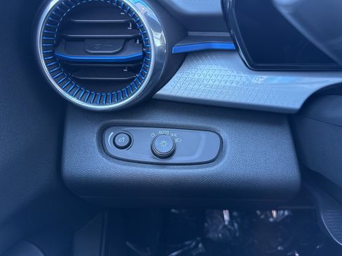 New 2026 Chevrolet Trax LT w/ Sunroof Package image 34