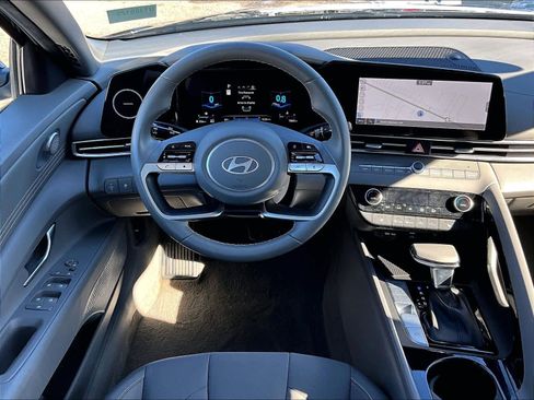 Used 2024 Hyundai Elantra SEL w/ Convenience Package image 17