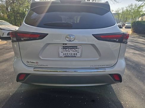 Used 2026 Toyota Highlander Platinum image 12