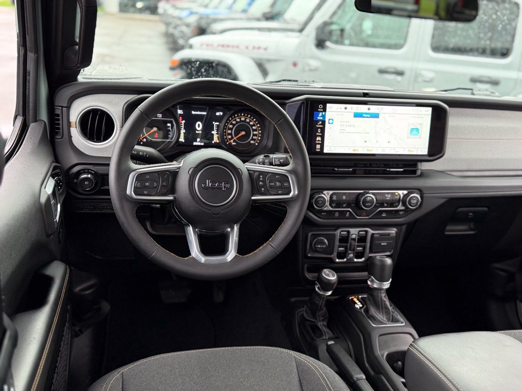 Used 2024 Jeep Wrangler Unlimited Sahara AWD/4WD image 4