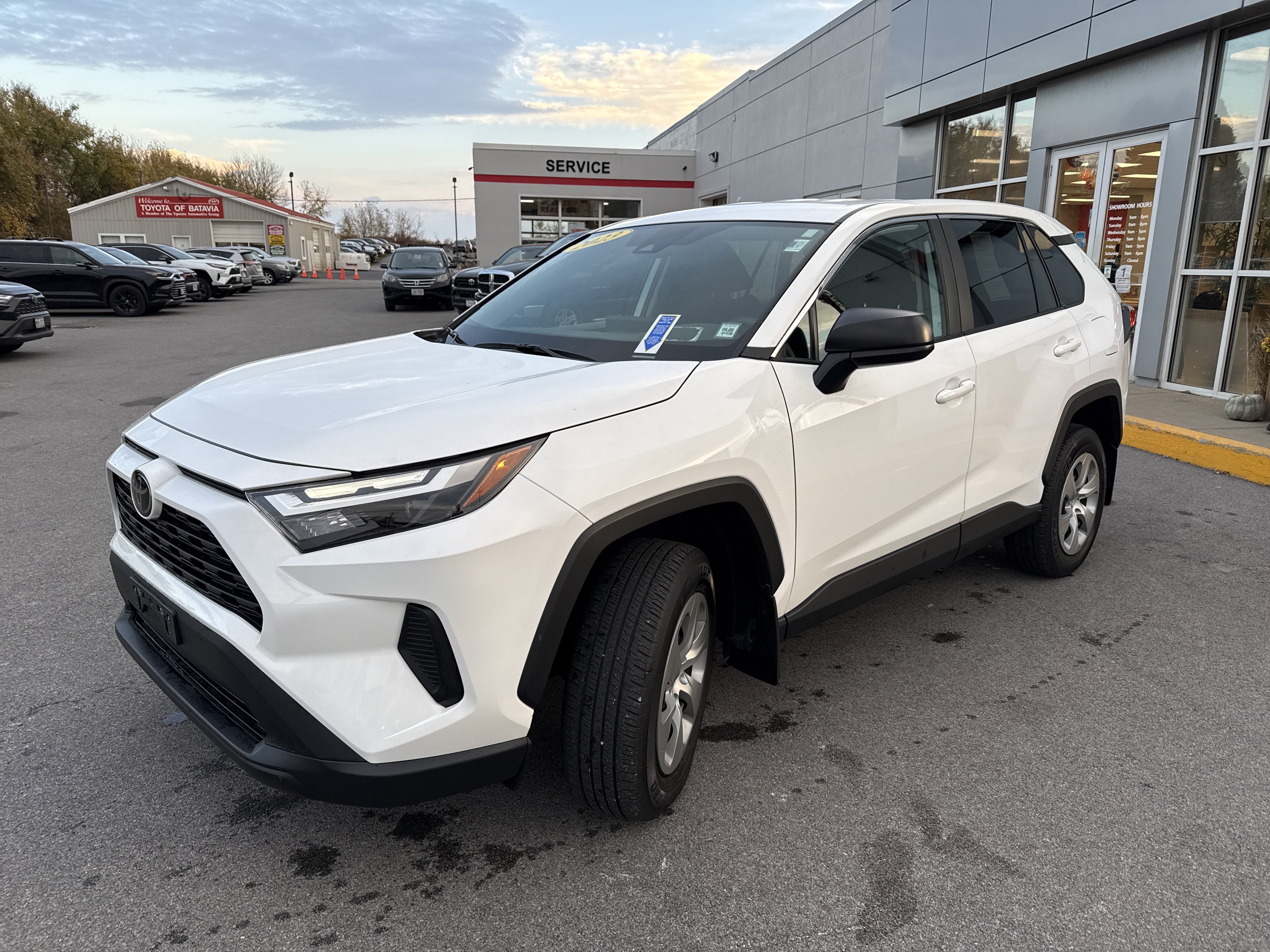 Used 2023 Toyota RAV4 LE AWD/4WD image 3