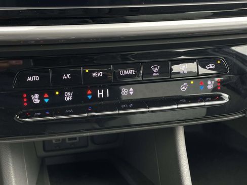 Used 2023 Chevrolet Bolt EUV Premier w/ Super Cruise Package image 18