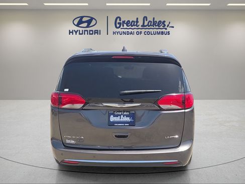 Used 2020 Chrysler Pacifica Limited FWD image 4