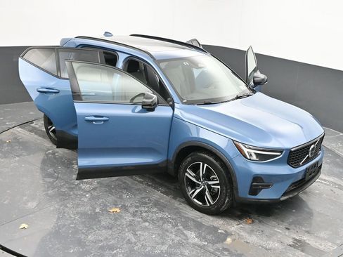 Used 2024 Volvo XC40 B5 Core image 56