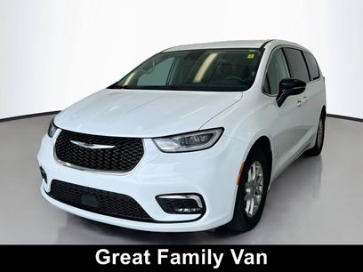 Used 2024 Chrysler Pacifica Touring-L