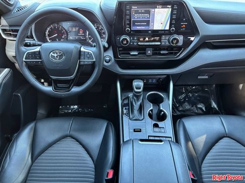 Used 2022 Toyota Highlander XSE FWD image 15