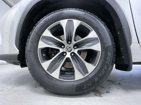 Used 2022 Toyota Highlander XLE AWD/4WD image 15