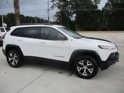 Used 2014 Jeep Cherokee Trailhawk w/ Technology Group AWD/4WD image 24