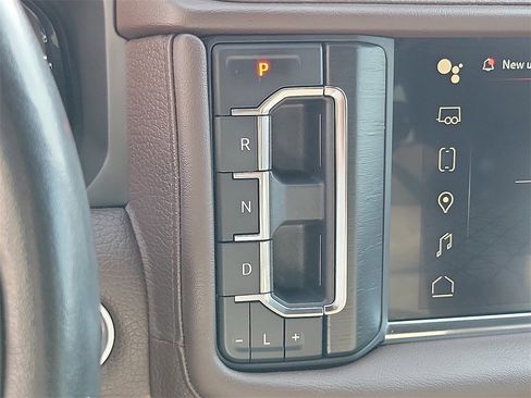 Used 2022 GMC Yukon XL Denali w/ Denali Premium Package image 8