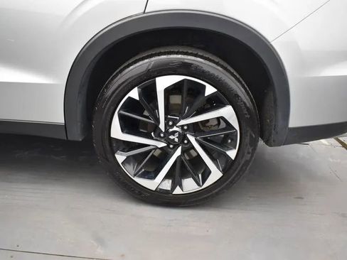 Used 2024 Mitsubishi Outlander FWD image 37