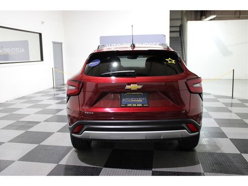 Used 2025 Chevrolet Trax LT w/ LT Convenience Package image 5