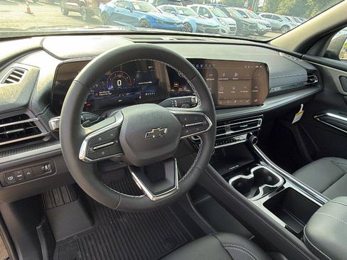 New 2027 Chevrolet Traverse LT w/ Midnight/Sport Edition FWD image 3