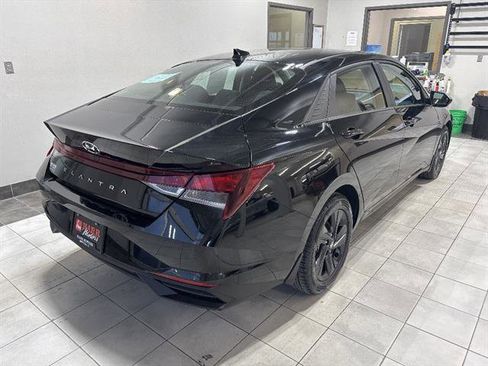 Used 2023 Hyundai Elantra SEL FWD image 4