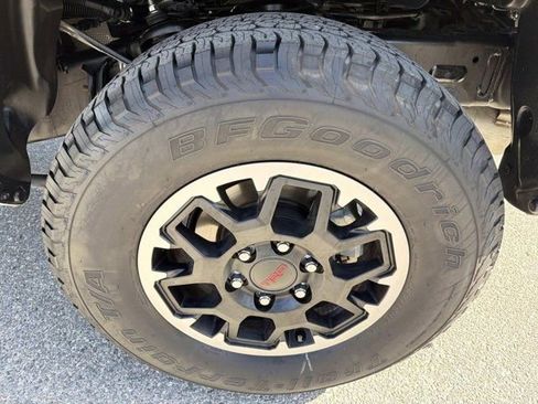 Certified 2025 Toyota Tacoma TRD Off-Road image 31