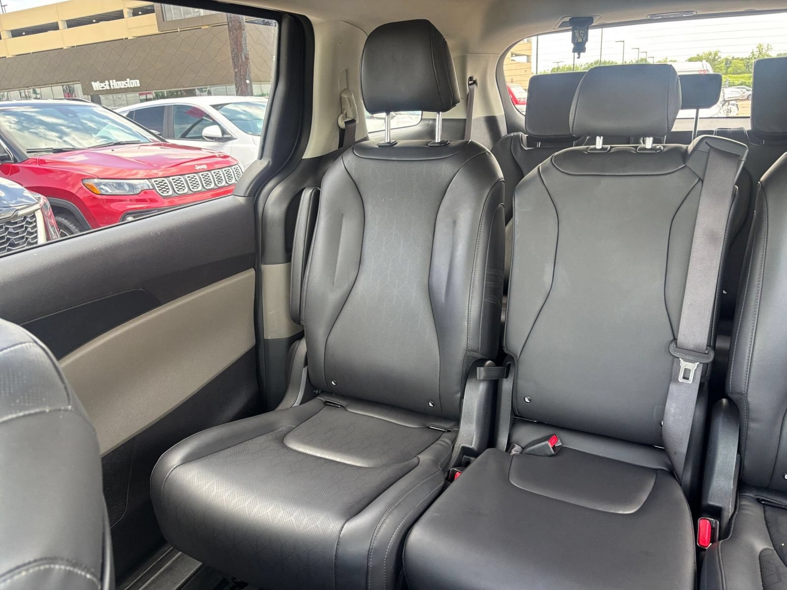 Used 2026 Kia Carnival FWD image 40