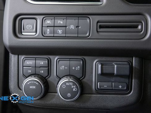 Used 2023 Chevrolet Suburban RST w/ Luxury Package AWD/4WD image 13
