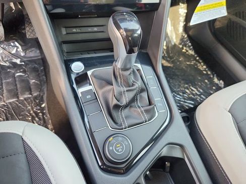 New 2025 Volkswagen Taos SE image 13