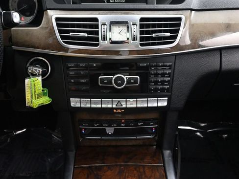 Used 2014 Mercedes-Benz E 550 4MATIC Sedan image 30