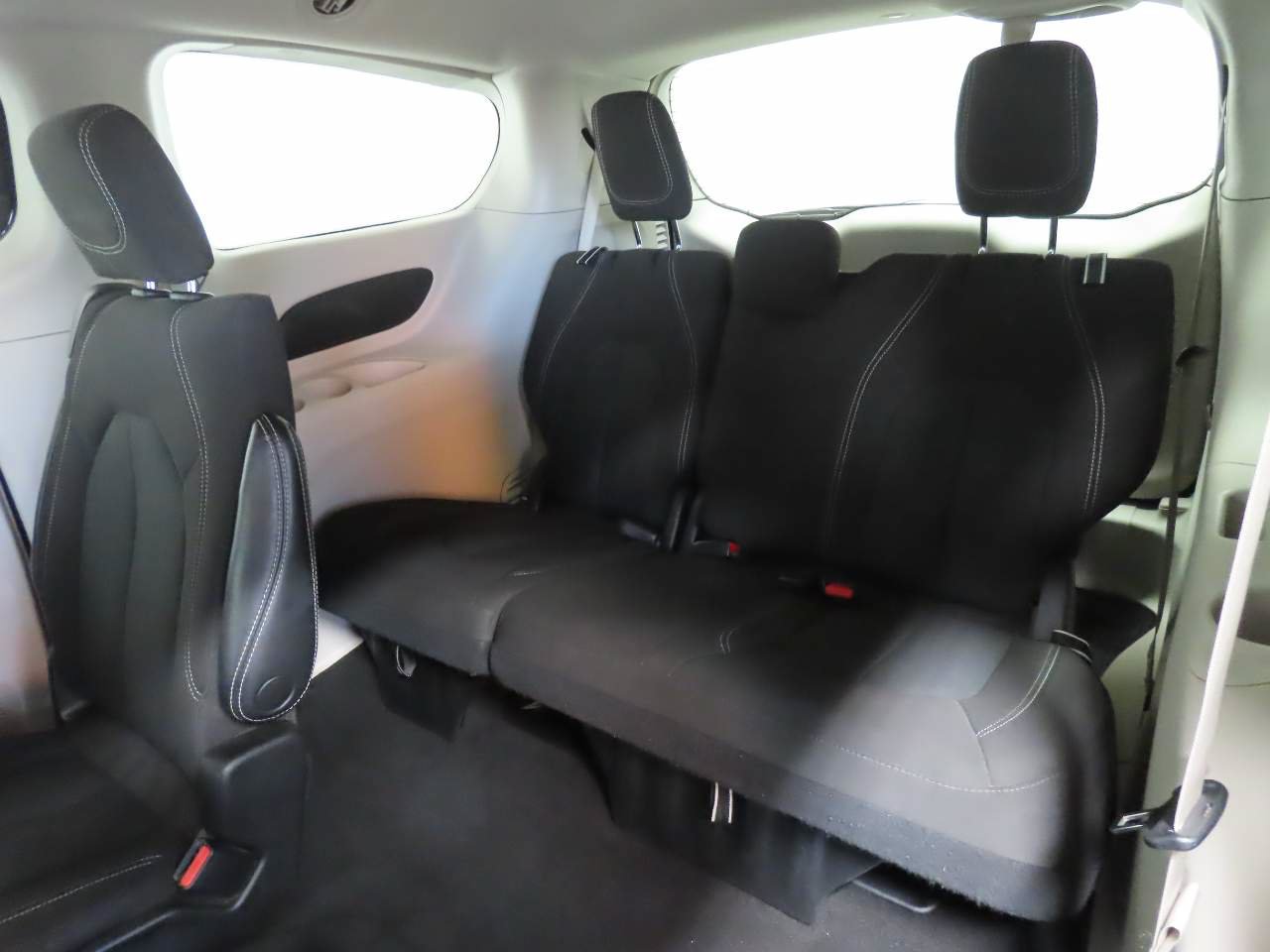 Used 2023 Chrysler Voyager LX FWD image 16