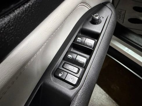 Used 2023 Jeep Compass Limited AWD/4WD image 13