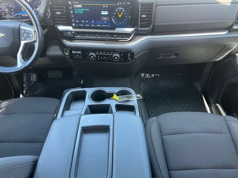 Used 2022 Chevrolet Silverado 1500 LT AWD/4WD image 14