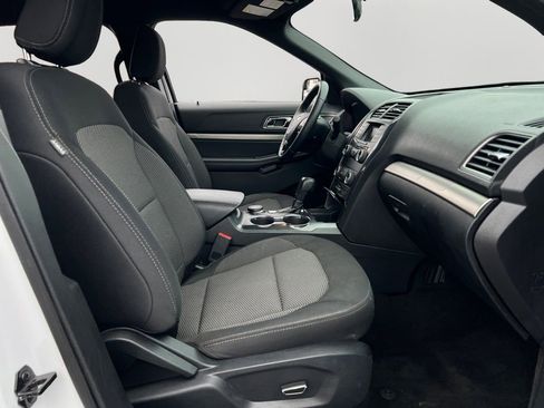 Used 2018 Ford Explorer XLT image 7