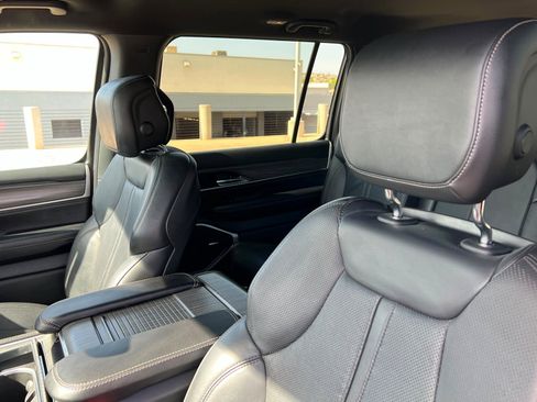 Used 2023 Jeep Wagoneer Series II AWD/4WD image 16