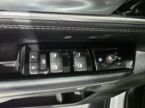 New 2025 Jeep Wagoneer L Series II w/ Convenience Group I AWD/4WD image 19