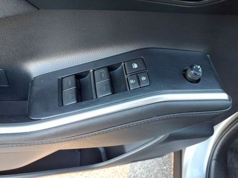 Used 2023 Toyota Highlander LE image 26