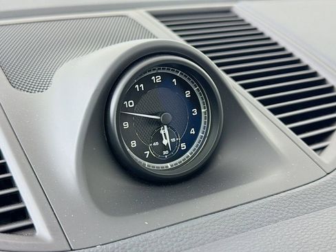 Certified 2025 Porsche Macan image 17