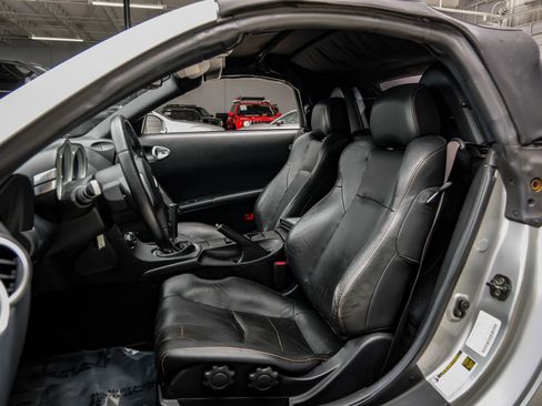 Used 2005 Nissan 350Z Touring RWD image 33