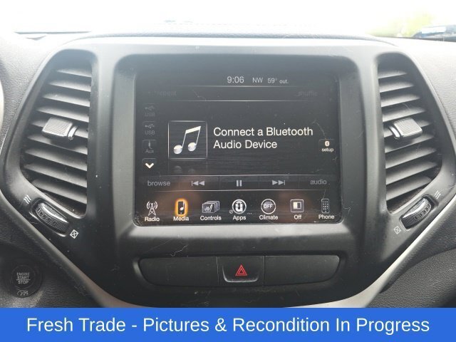 Used 2018 Jeep Cherokee Latitude Plus w/ Cold Weather Group AWD/4WD image 15