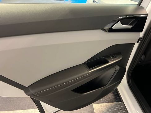 Certified 2024 Volkswagen Taos S FWD image 17