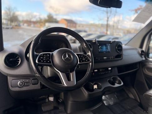 Used 2022 Mercedes-Benz Sprinter 2500 image 9