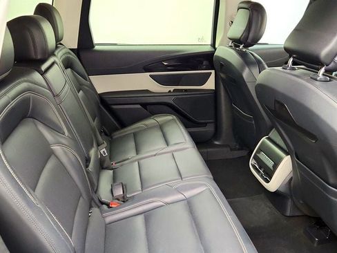 Used 2024 Lincoln Nautilus Premier AWD/4WD image 21