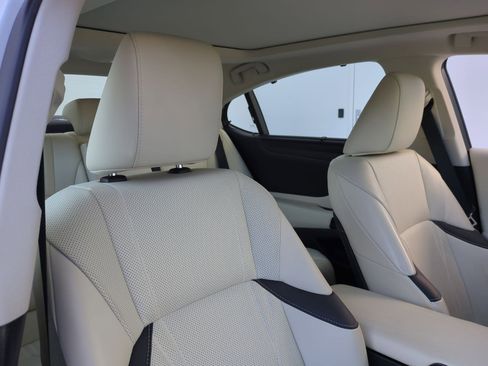 Used 2022 Lexus ES 350 Ultra Luxury w/ Accessory Package 2 image 31