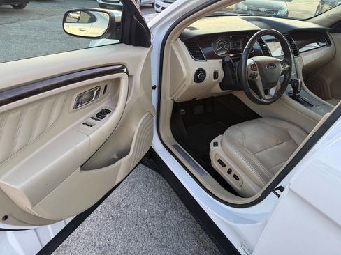 Used 2016 Ford Taurus Limited image 5