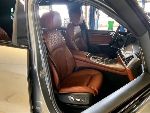 Used 2023 BMW X7 M60i w/ Executive Package image 8