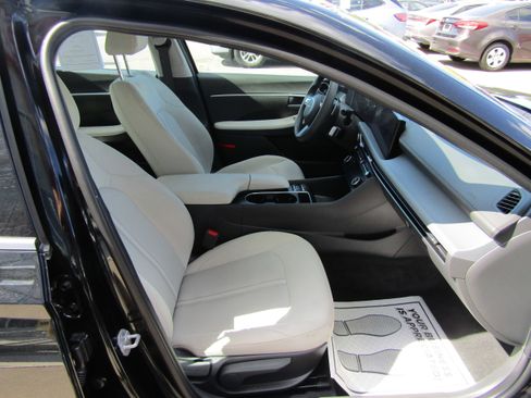 Used 2025 Hyundai Sonata SEL FWD image 15