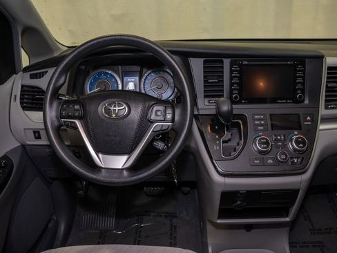 Used 2019 Toyota Sienna LE image 6