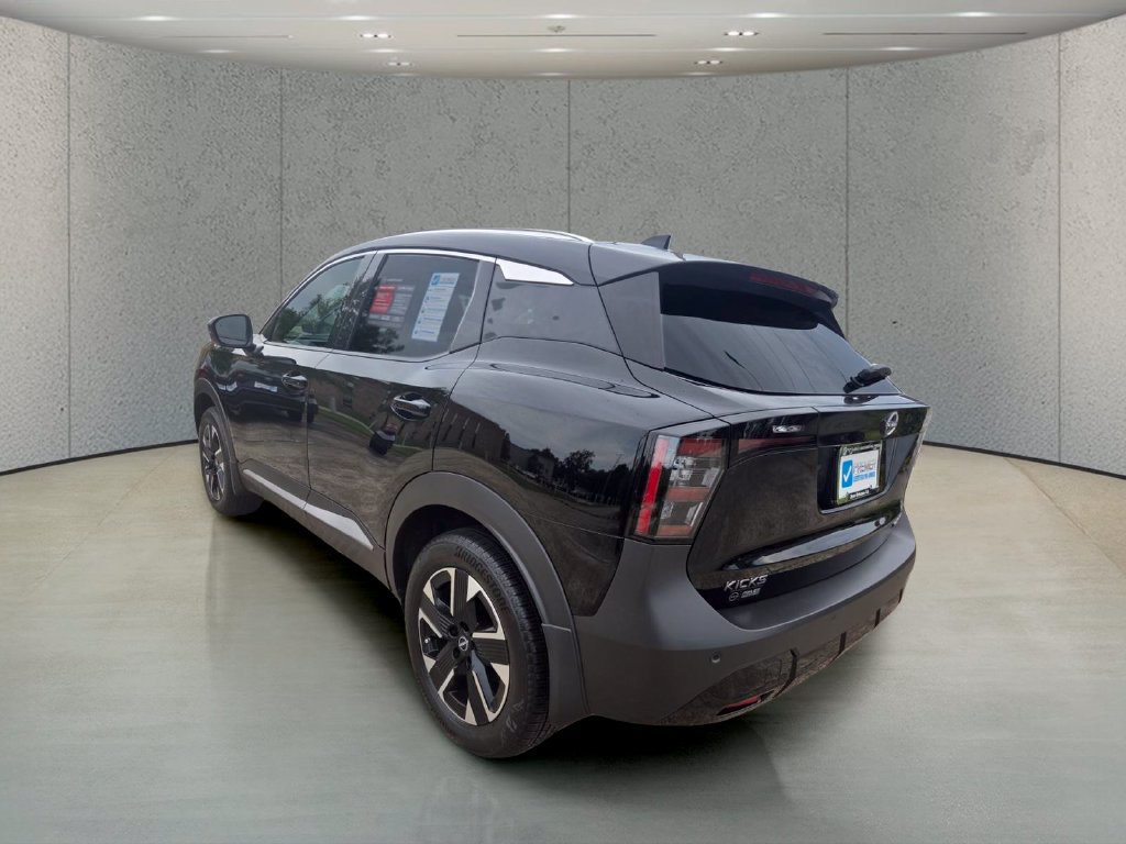 Used 2025 Nissan Kicks SR w/ Illumination Package AWD/4WD image 3