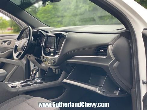 Used 2023 Chevrolet Traverse LT FWD image 19