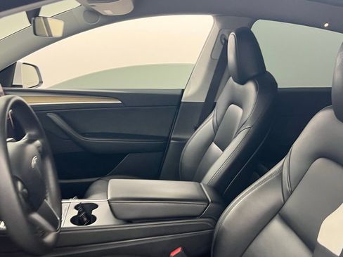 Used 2023 Tesla Model Y Long Range image 9