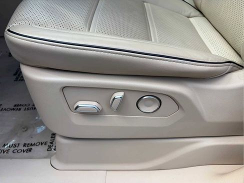 Used 2021 Cadillac Escalade Premium Luxury AWD/4WD image 11