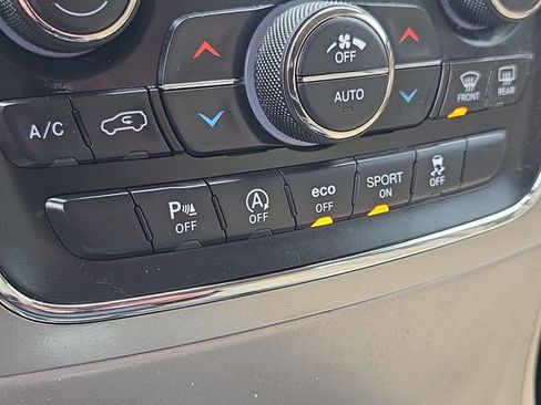 Used 2018 Jeep Grand Cherokee Laredo AWD/4WD image 33
