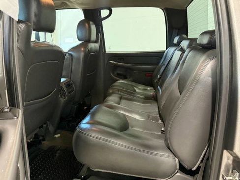 Used 2006 GMC Sierra 2500 SLT w/ Heavy-Duty Power Package AWD/4WD image 14