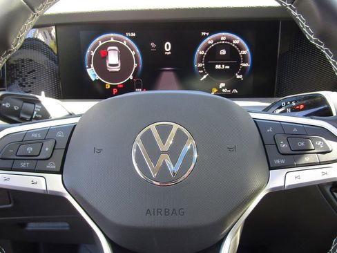 New 2025 Volkswagen Tiguan SE AWD/4WD image 24