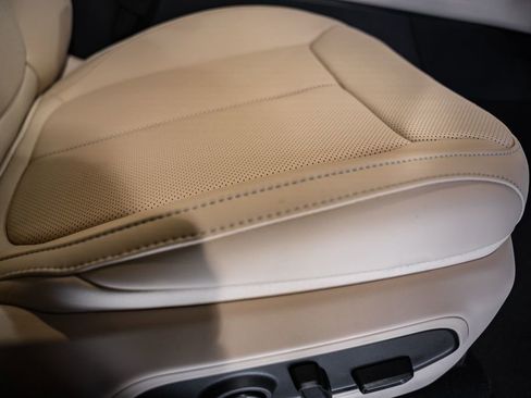 New 2025 Jeep Grand Cherokee Limited w/ Luxury Tech Group II image 36