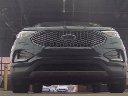 Used 2024 Ford Edge SEL w/ Convenience Package AWD/4WD image 3