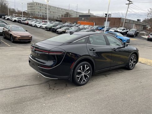 Used 2023 Toyota Crown XLE image 8